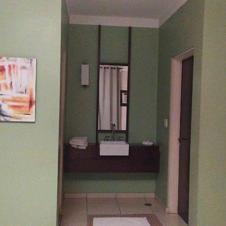 Movie Inn Motel E Hospedagem (Adults Only) ريبيراو بريتو المظهر الخارجي الصورة