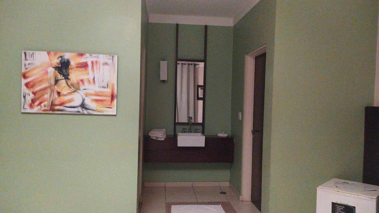 Movie Inn Motel E Hospedagem (Adults Only) ريبيراو بريتو المظهر الخارجي الصورة