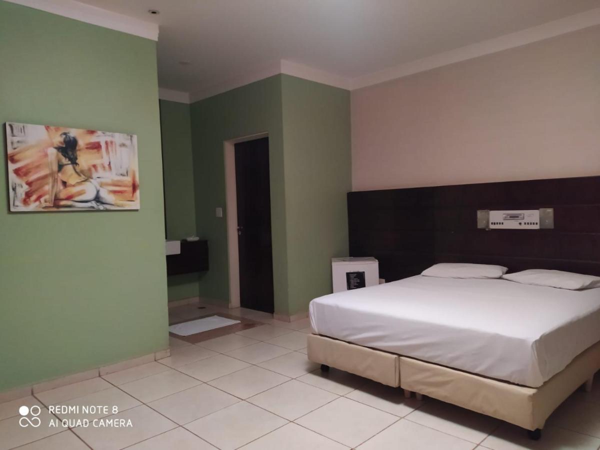 Movie Inn Motel E Hospedagem (Adults Only) ريبيراو بريتو المظهر الخارجي الصورة