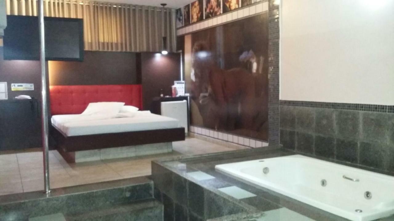 Movie Inn Motel E Hospedagem (Adults Only) ريبيراو بريتو المظهر الخارجي الصورة