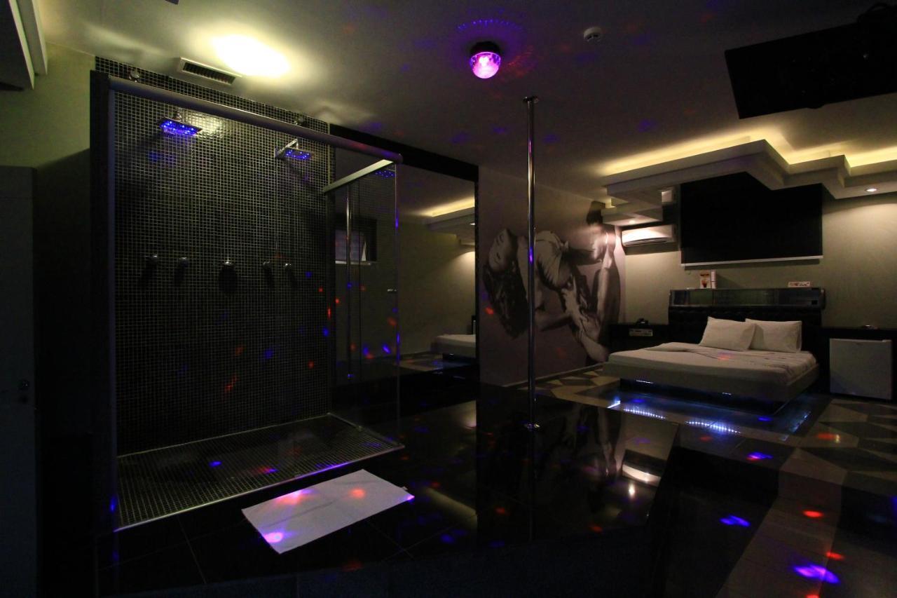 Movie Inn Motel E Hospedagem (Adults Only) ريبيراو بريتو المظهر الخارجي الصورة
